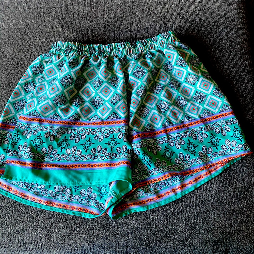 Dress shorts juniors size small.